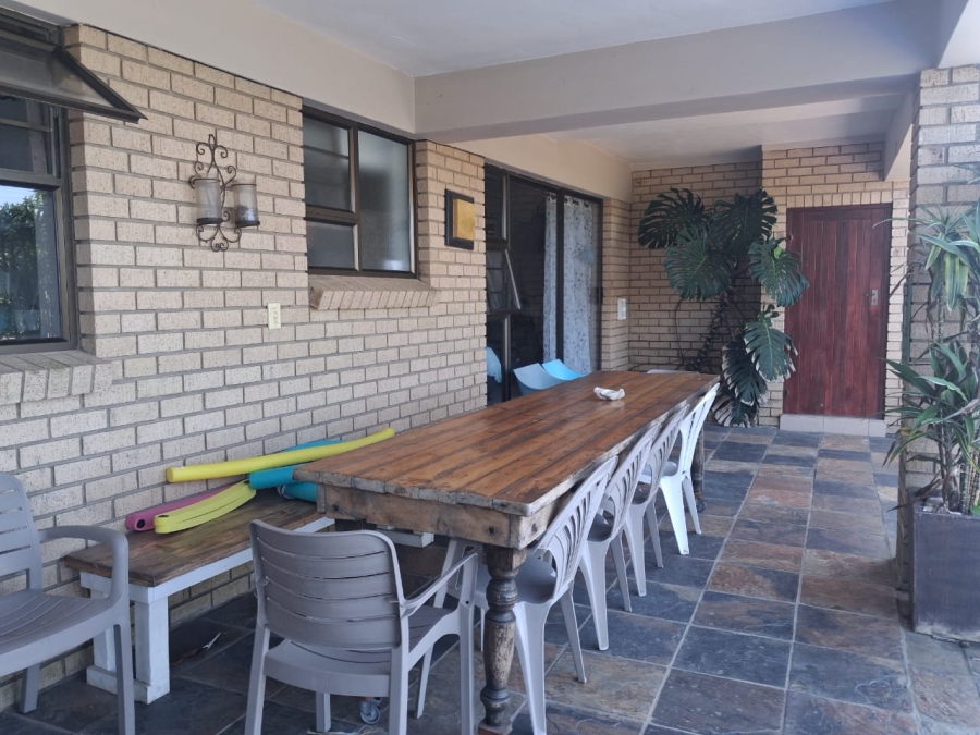 To Let 1 Bedroom Property for Rent in Cove Rock Eastern Cape